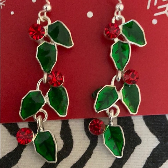 NWOT Christmas Holly Dangle Earrings - Picture 2 of 3
